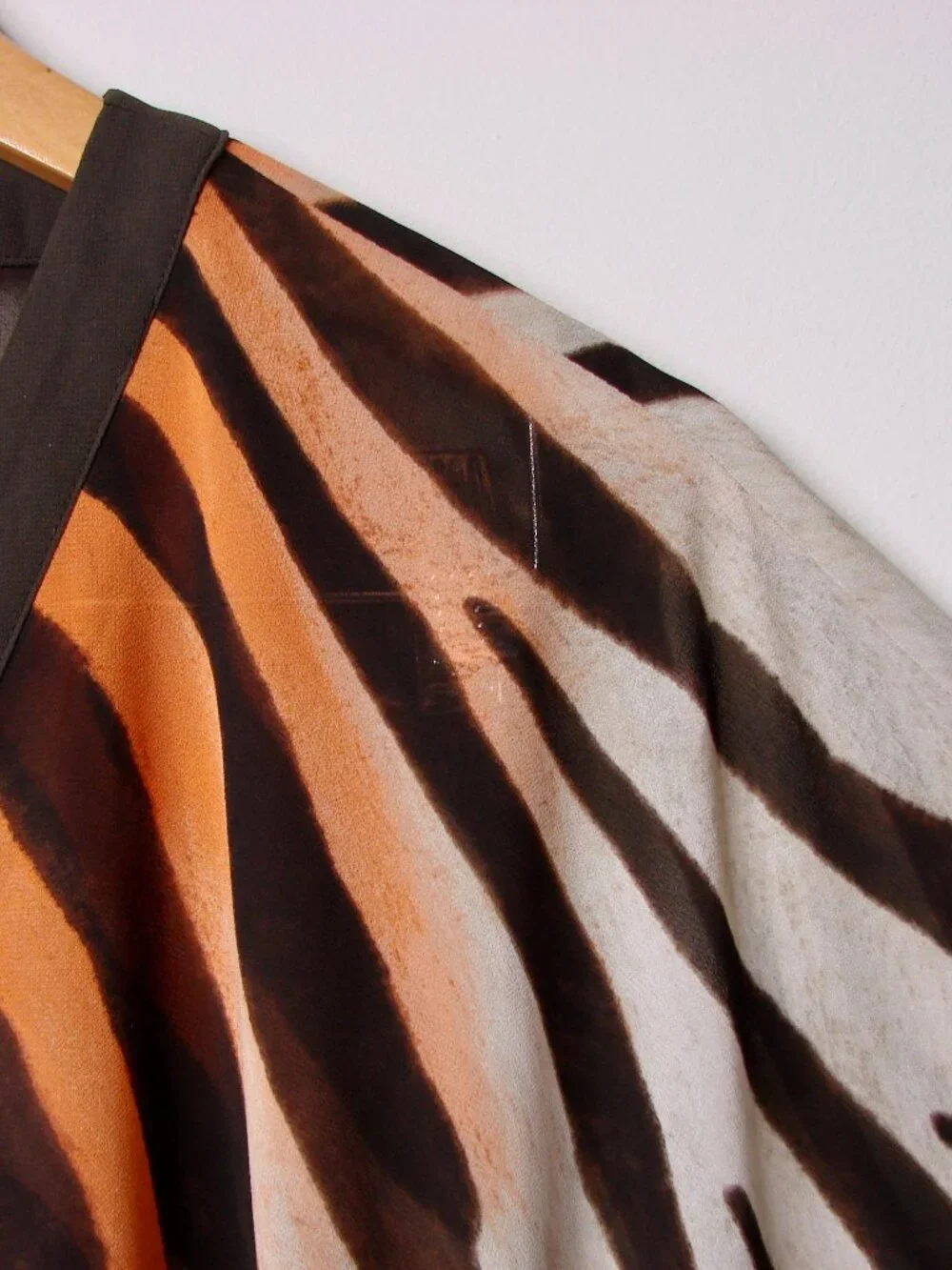 Michael Michael Kors Blouse Tiger Animal Print Sheer Poncho Gold Small Medium - Picture 6 of 13